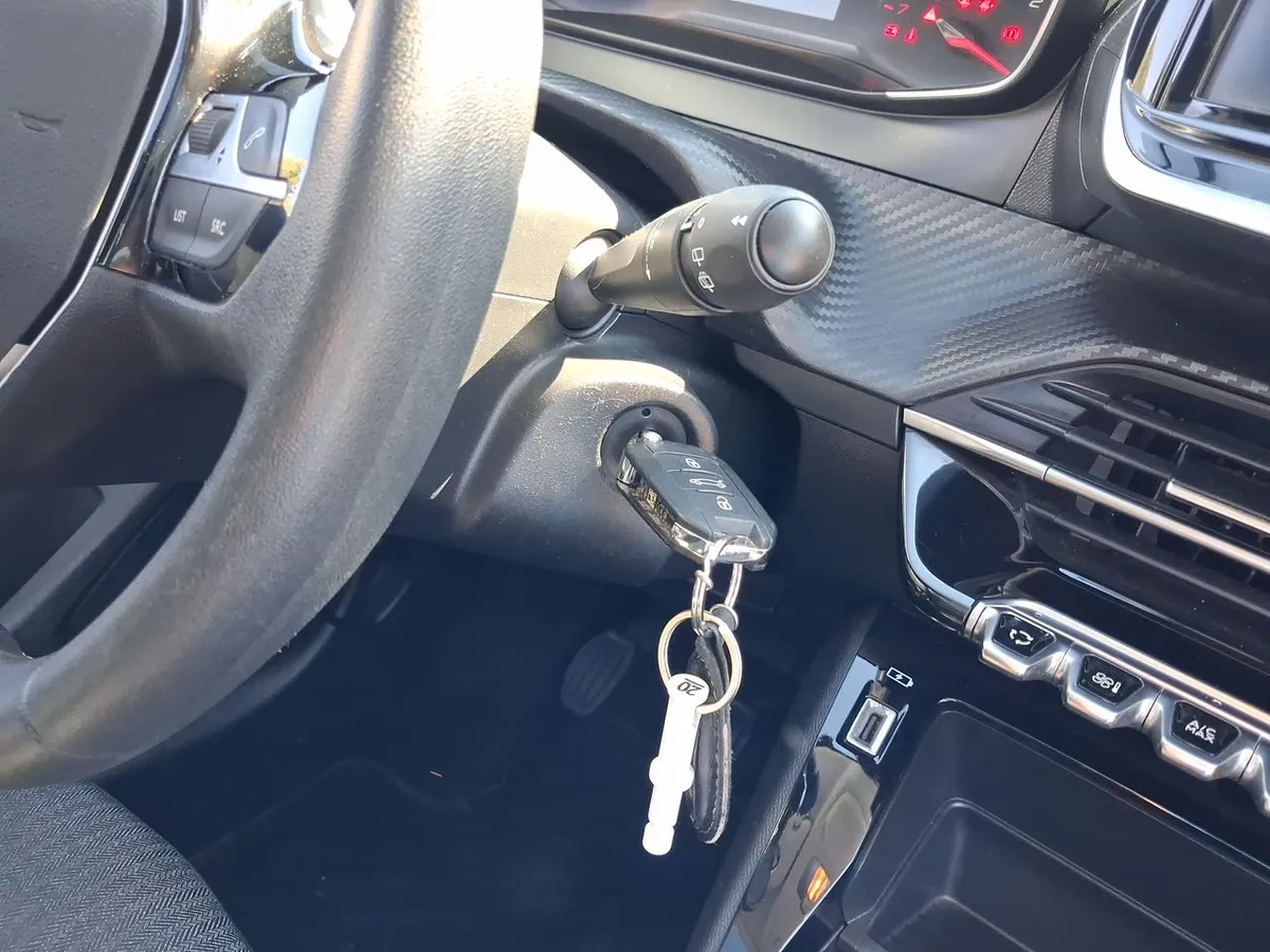 Peugeot 208 1.2 Puretech Active Pack 75 4x2 Mt 5p año 2023