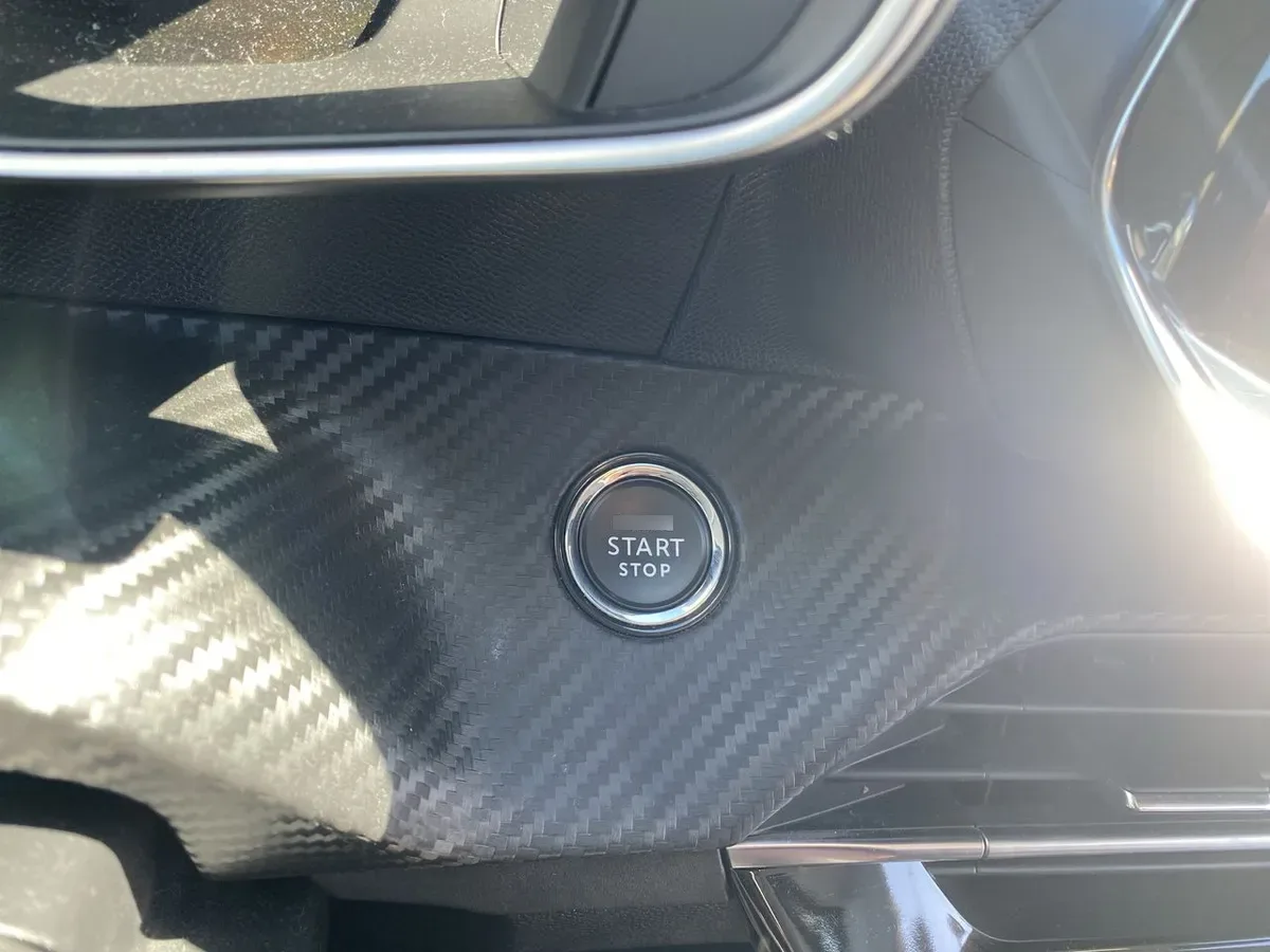 Peugeot 208 1.2 Puretech Allure Pack 130 4x2 Eat8 5p año 2023