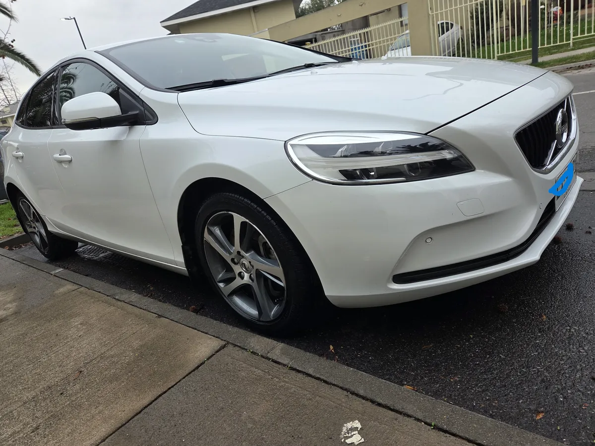 VOLVO V40 2.0 T4 Momentum Plus At año 2020