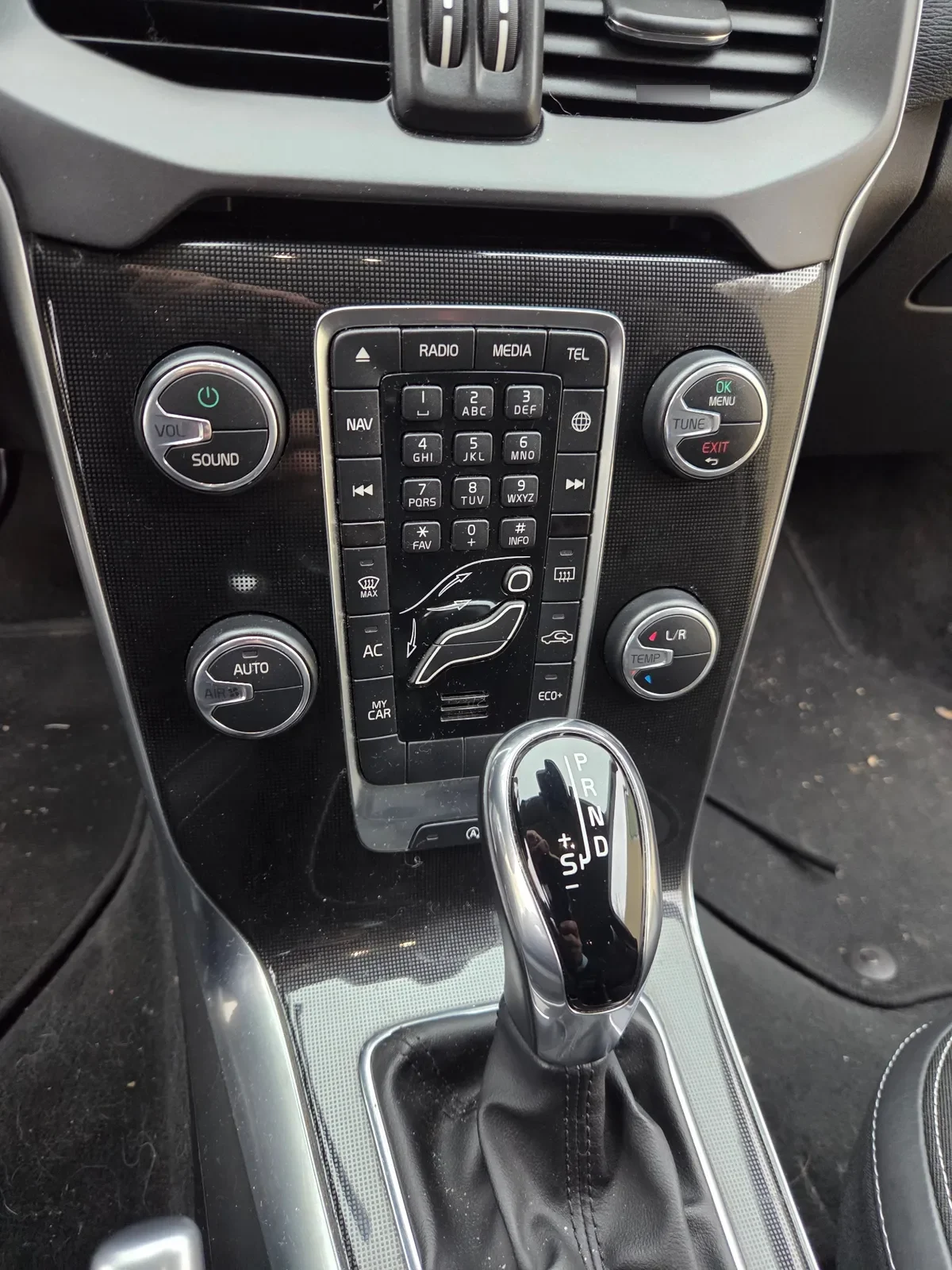 VOLVO V40 2.0 T4 Momentum Plus At año 2020