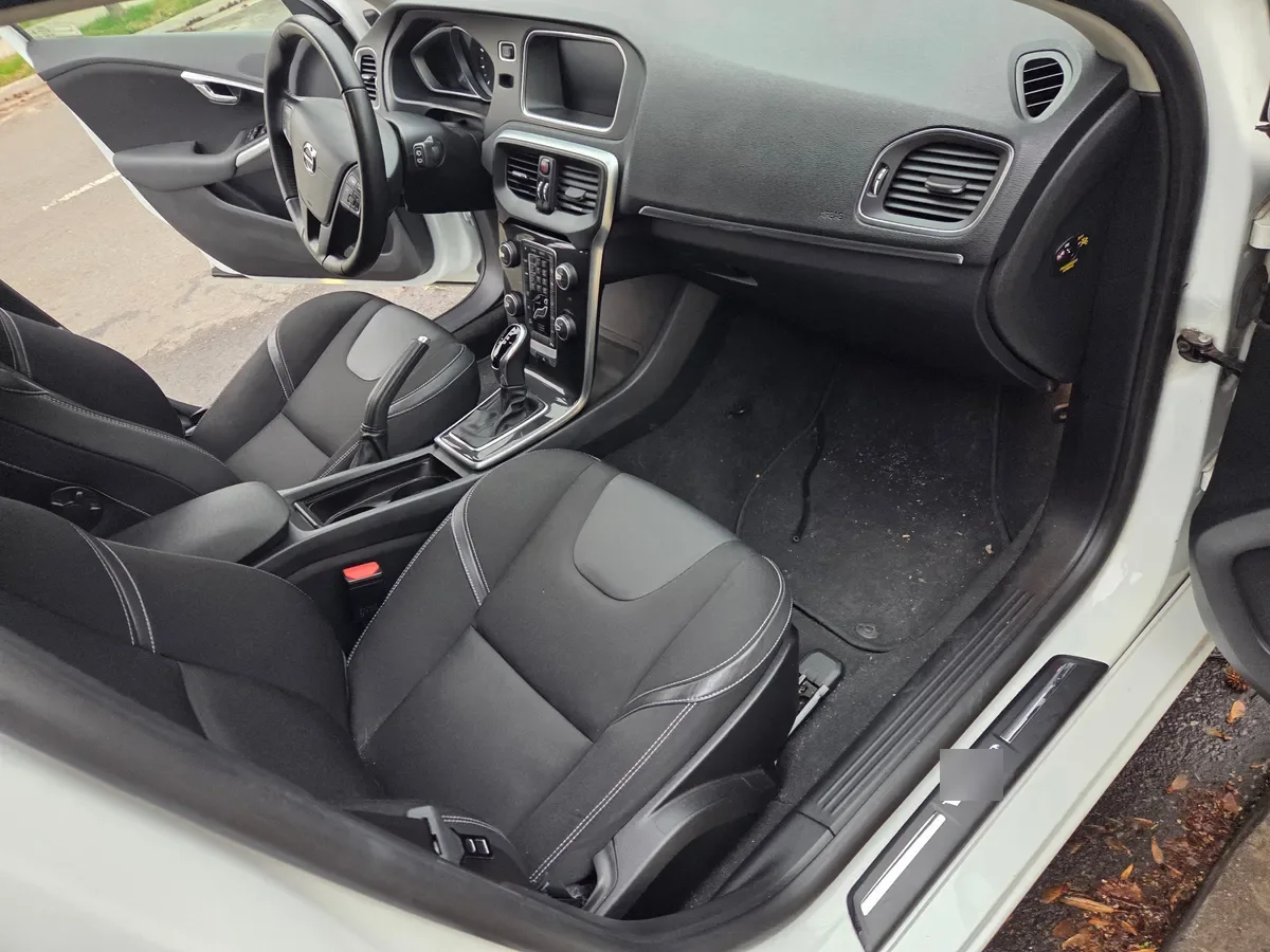 VOLVO V40 2.0 T4 Momentum Plus At año 2020