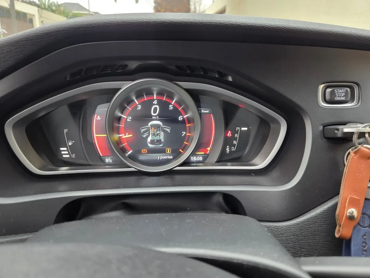 VOLVO V40 2.0 T4 Momentum Plus At año 2020