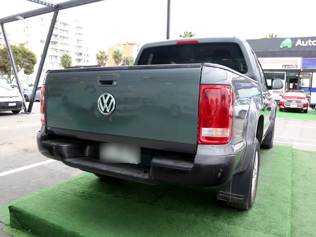 Volkswagen Amarok Trendline 4x2 2.0 Mt año 2023