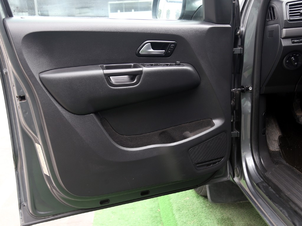 Volkswagen Amarok Trendline 4x2 2.0 Mt año 2023