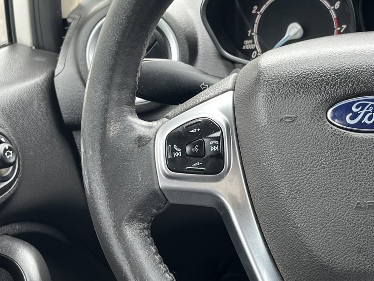 Ford Fiesta Titanium 1.6 año 2017