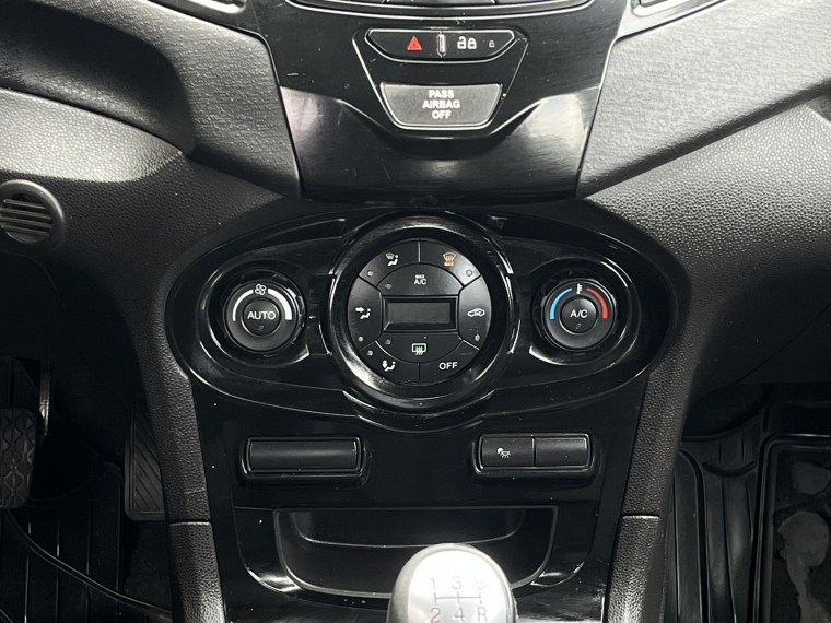 Ford Fiesta Titanium 1.6 año 2017