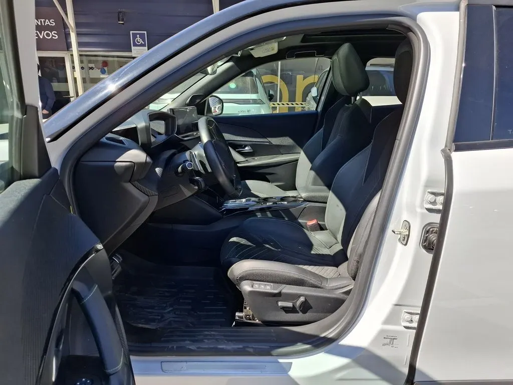 Peugeot 2008 Blue Hdi 130 Gt año 2024