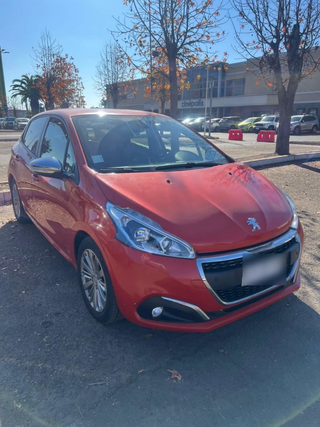 Peugeot 208 1.2 Signature Puretech 4x2 82 Mt5 5p año 2020