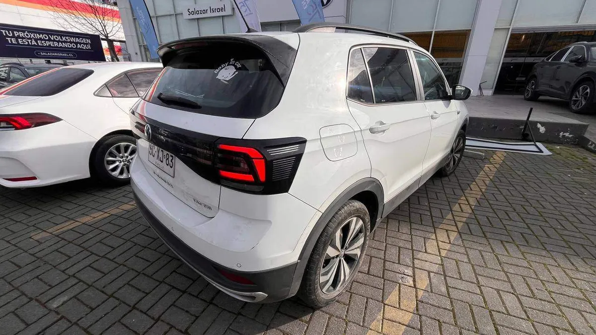 Volkswagen T-Cross 1.0 Tsi Comfortline 4x2 Mt5 5p año 2022