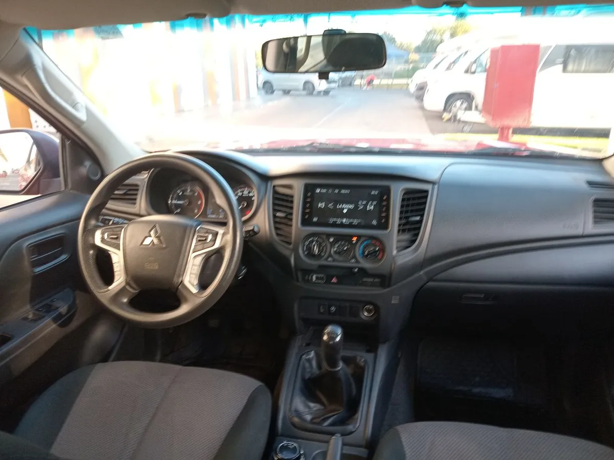Mitsubishi L200 2.2 Katana Crt Diesel Dob. Cab. 4x4 Mt 4p año 2024