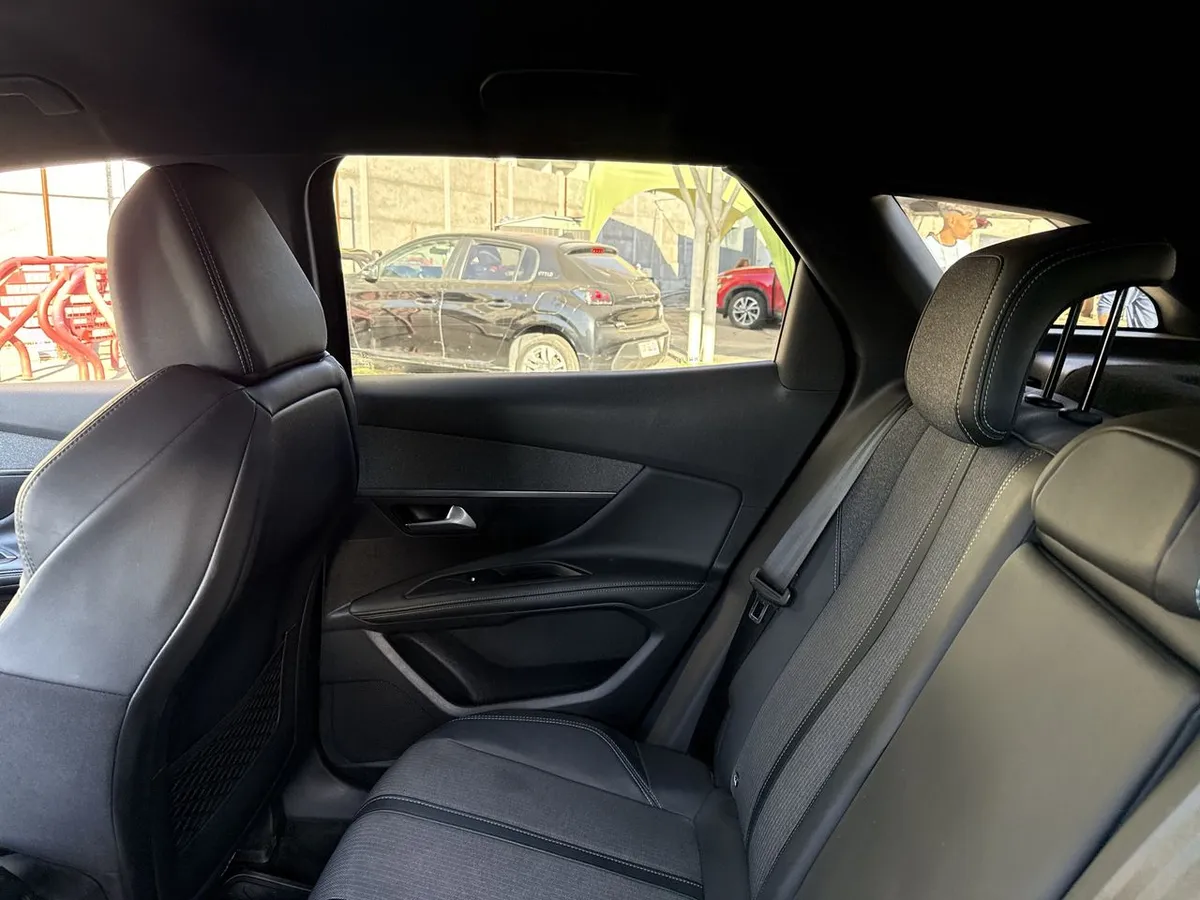 Peugeot 3008 1.5 Allure Pack Bluehdi 130 4x2 Eat8 5p año 2024