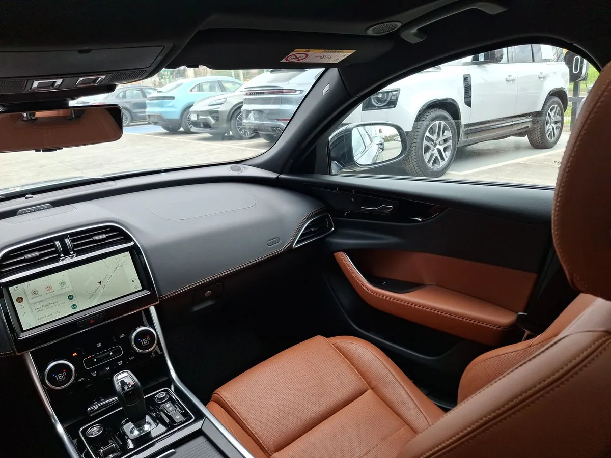 Jaguar Xe 2.0 R Dynamic S Rwd 4x2 250hp At 4p año 2024