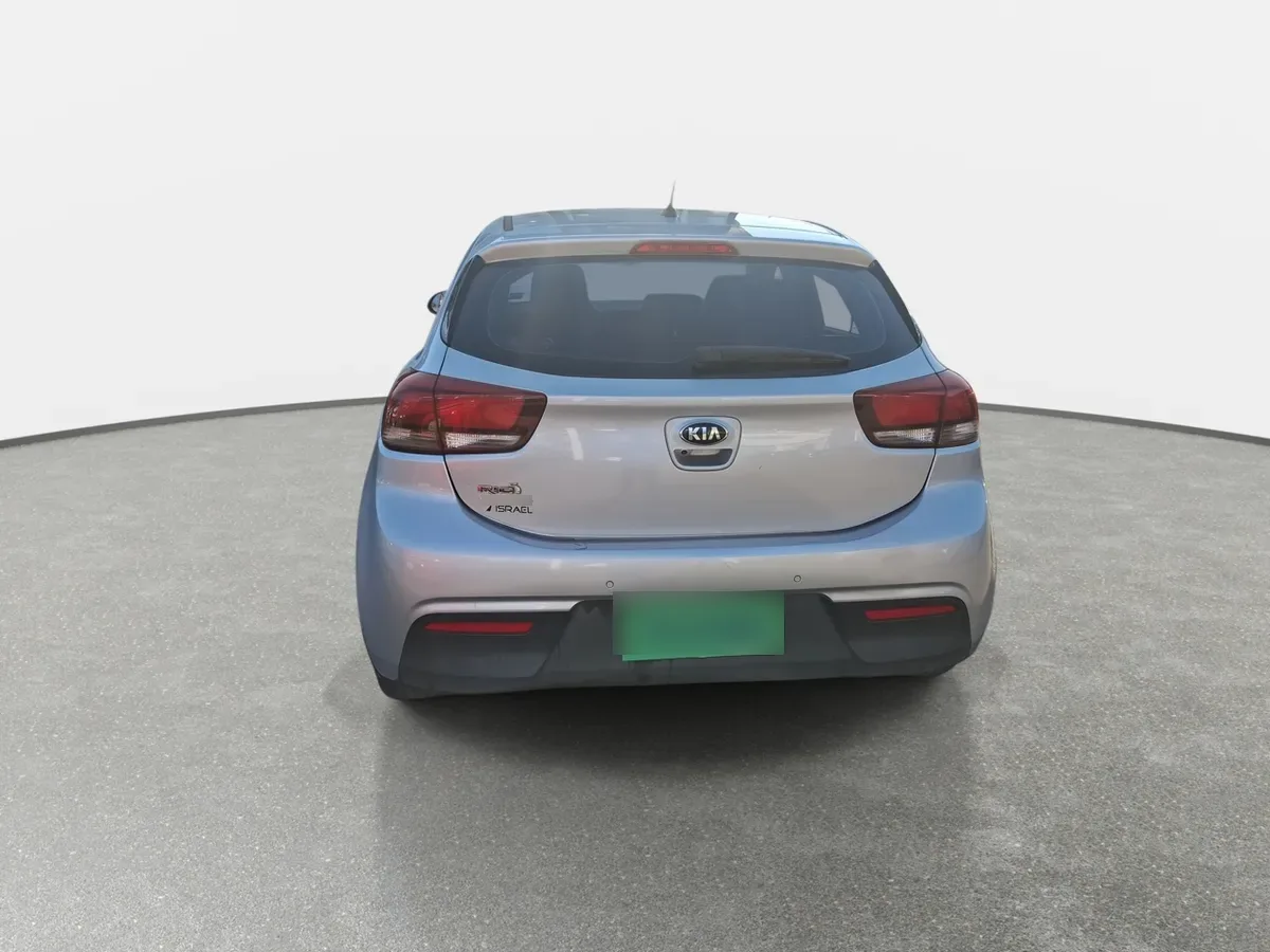 Kia Rio 5 1.4 Ex 4x2 Ac Ci 6mt 5p año 2021