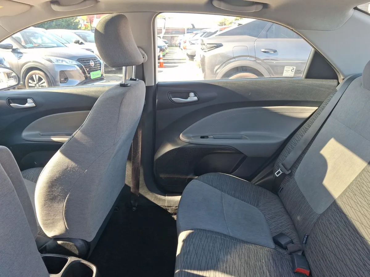 Kia Soluto 1.4 Ex Full 4x2 Srf Mt 4p año 2025