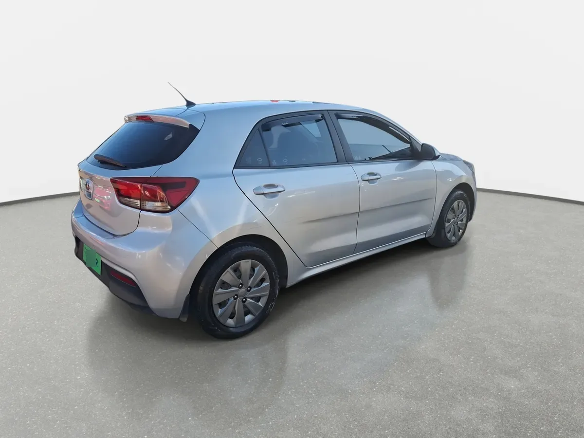 Kia Rio 5 1.4 Ex 4x2 Ac Ci 6mt 5p año 2021