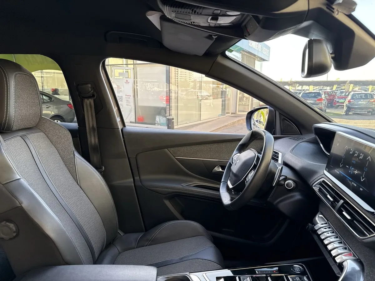 Peugeot 3008 1.5 Allure Pack Bluehdi 130 4x2 Eat8 5p año 2024