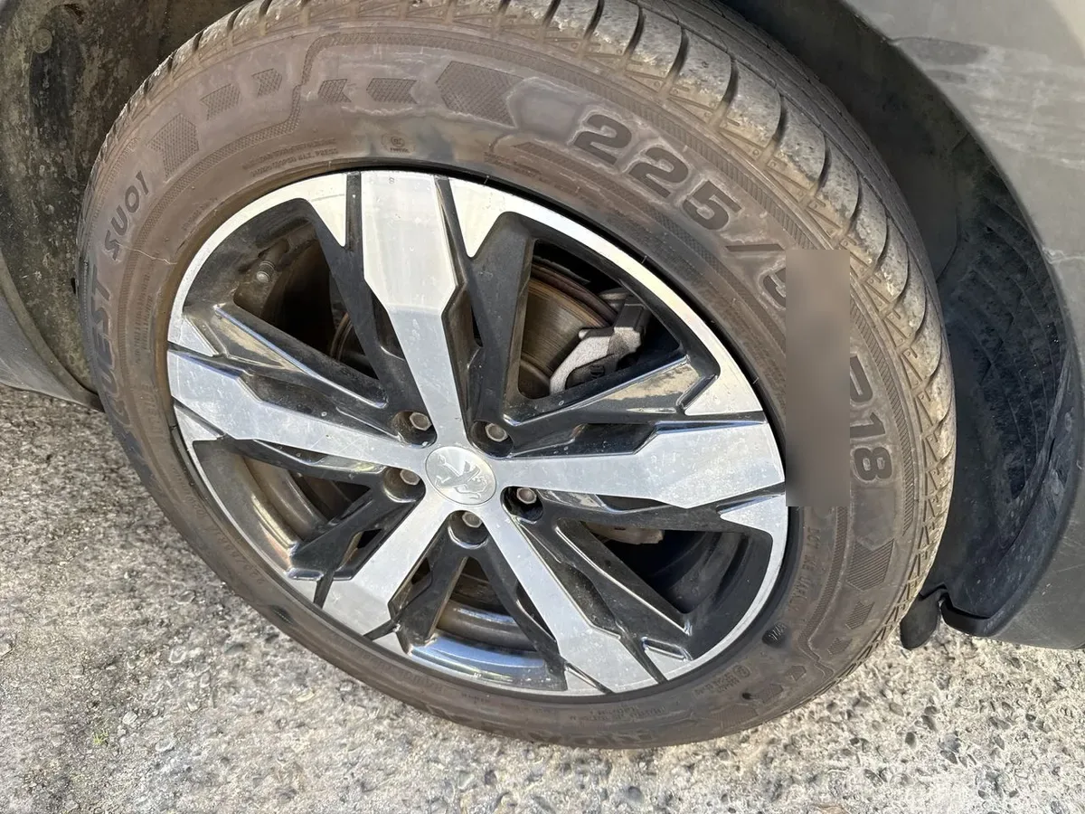 Peugeot 3008 1.5 Allure Pack Bluehdi 130 4x2 Eat8 5p año 2024
