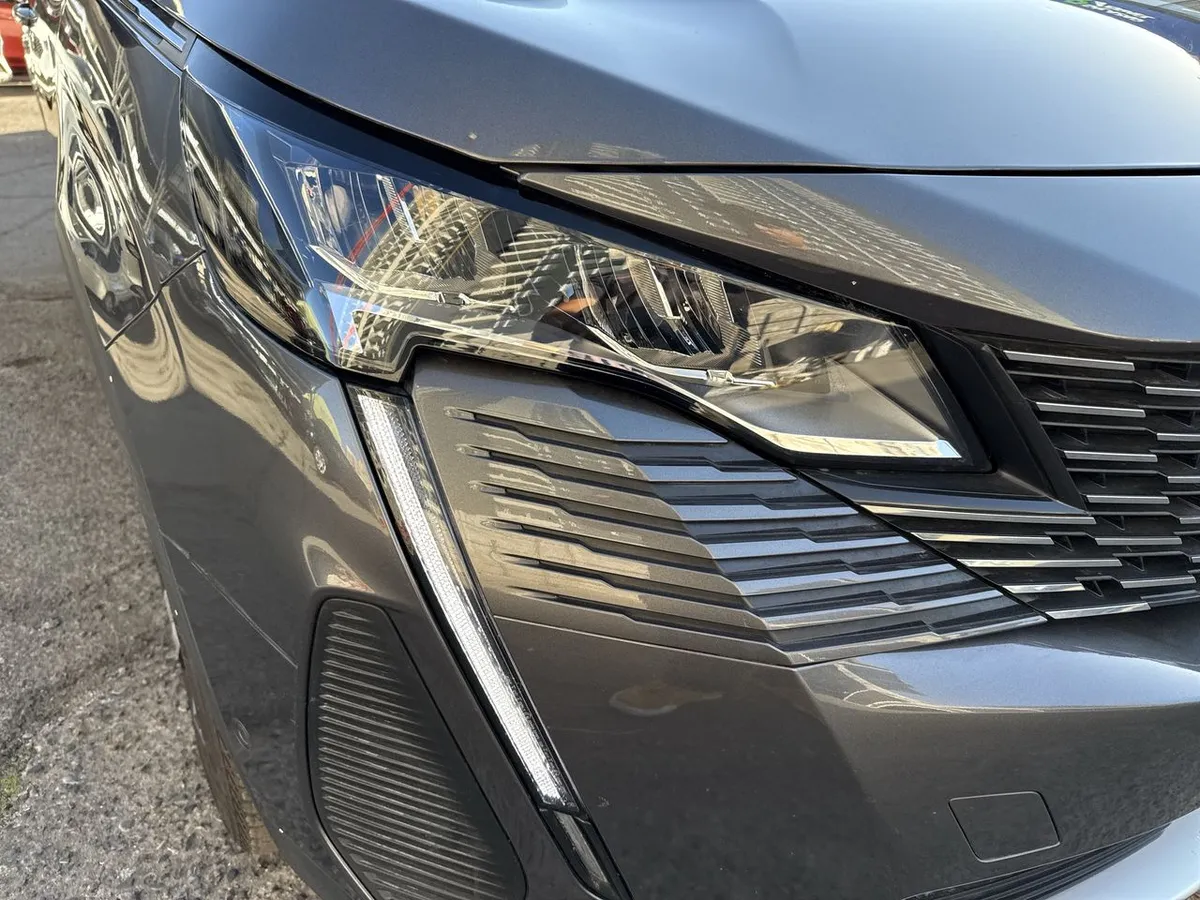 Peugeot 3008 1.5 Allure Pack Bluehdi 130 4x2 Eat8 5p año 2024