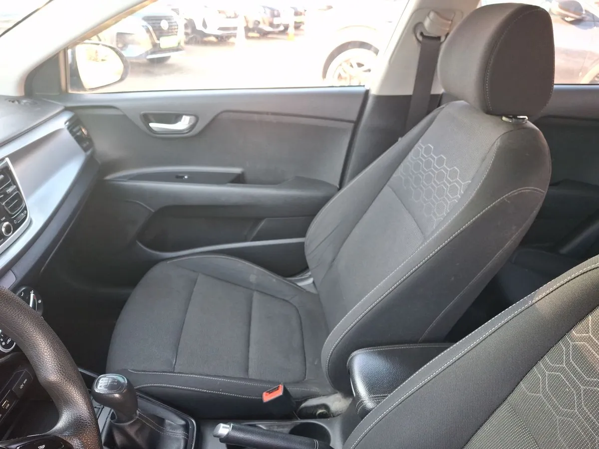 Kia Rio 5 1.4 Ex 4x2 Ac Ci 6mt 5p año 2021