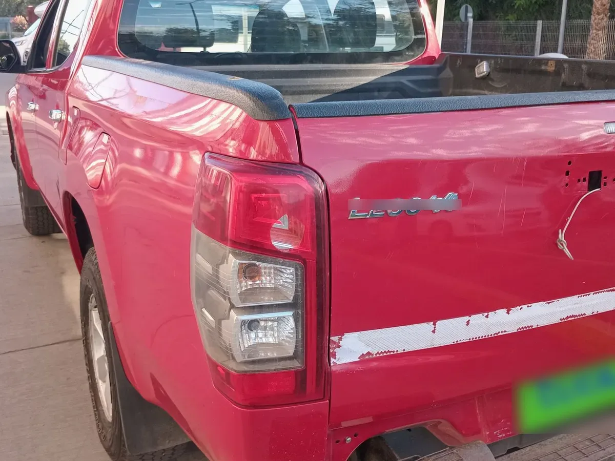 Mitsubishi L200 2.2 Katana Crt Diesel Dob. Cab. 4x4 Mt 4p año 2024