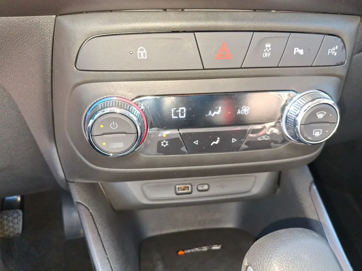 Chevrolet Tracker 1.2t Premier T 4x2 At 5p año 2026