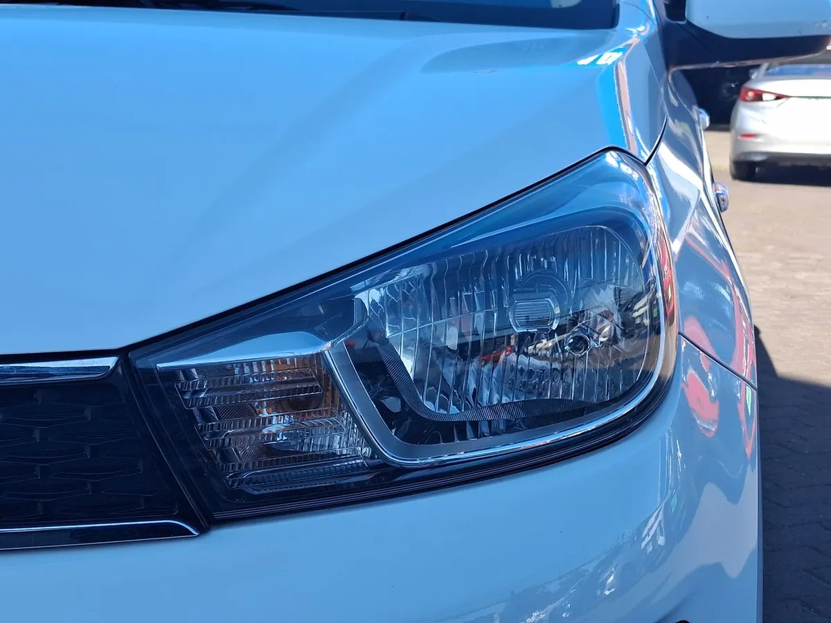 Kia Soluto 1.4 Ex Full 4x2 Srf Mt 4p año 2025