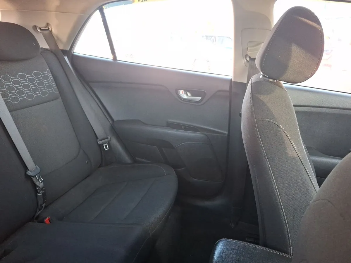 Kia Rio 5 1.4 Ex 4x2 Ac Ci 6mt 5p año 2021