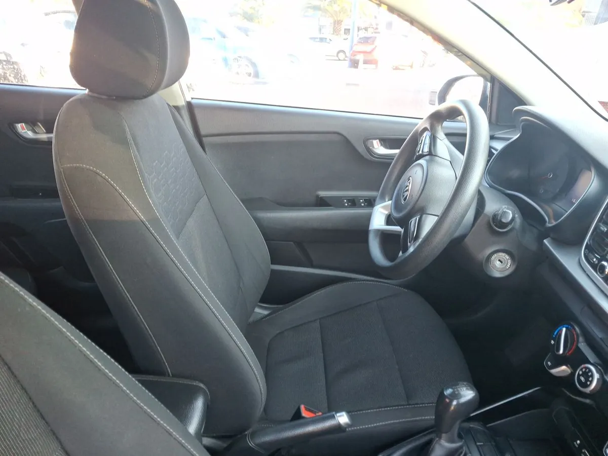 Kia Rio 5 1.4 Ex 4x2 Ac Ci 6mt 5p año 2021