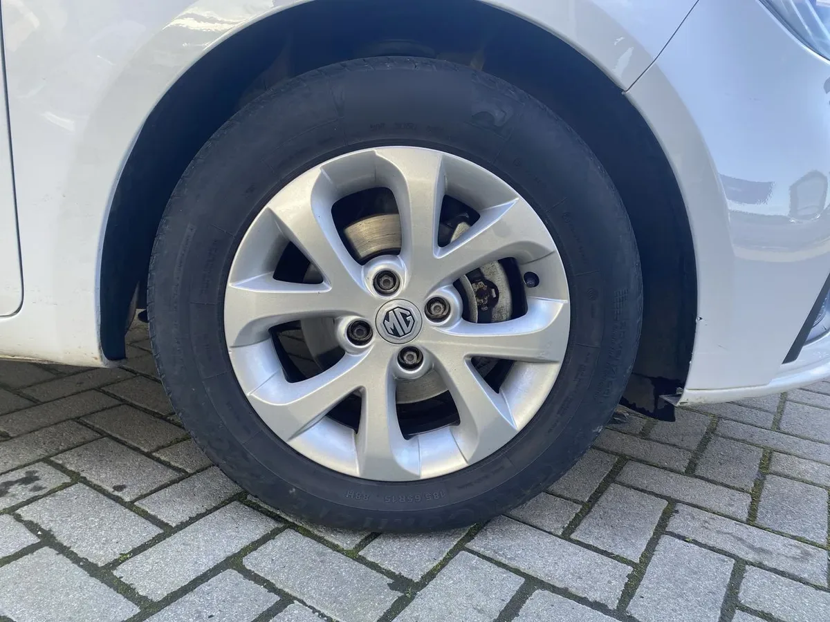 MG 3 1.5 Std 4x2 Hb At 5p año 2023