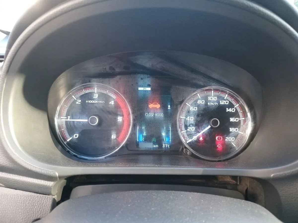 Mitsubishi L200 2.2 Katana Crt Diesel Dob. Cab. 4x4 Mt 4p año 2024