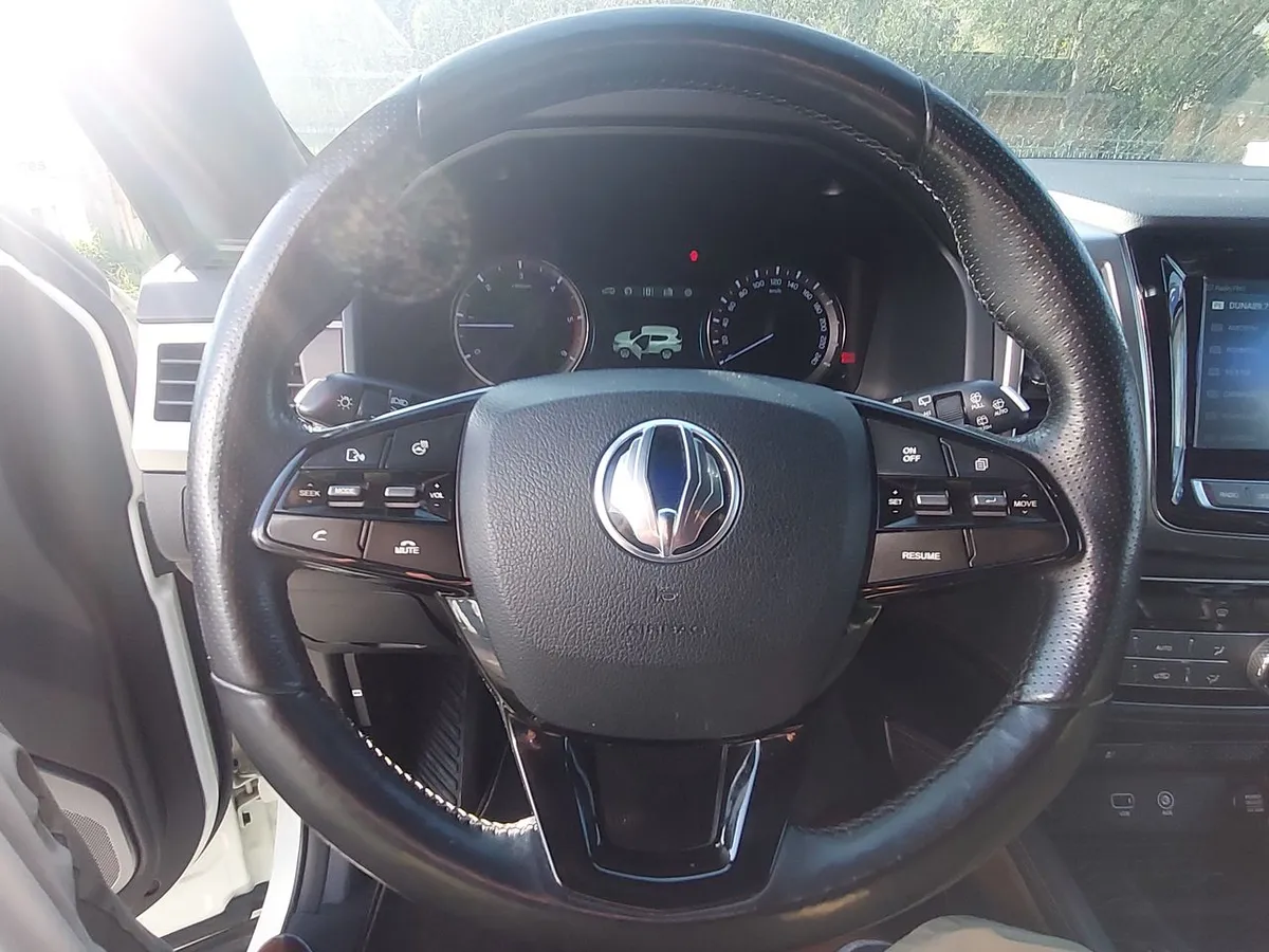 Ssangyong Rexton 2.2 Yrx201 Diesel 4x2 At 5p año 2018