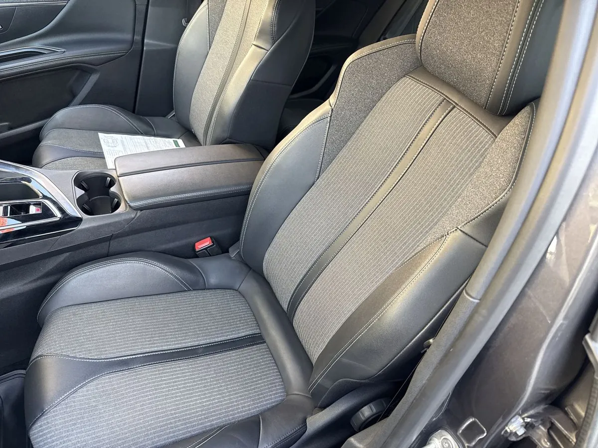 Peugeot 3008 1.5 Allure Pack Bluehdi 130 4x2 Eat8 5p año 2024