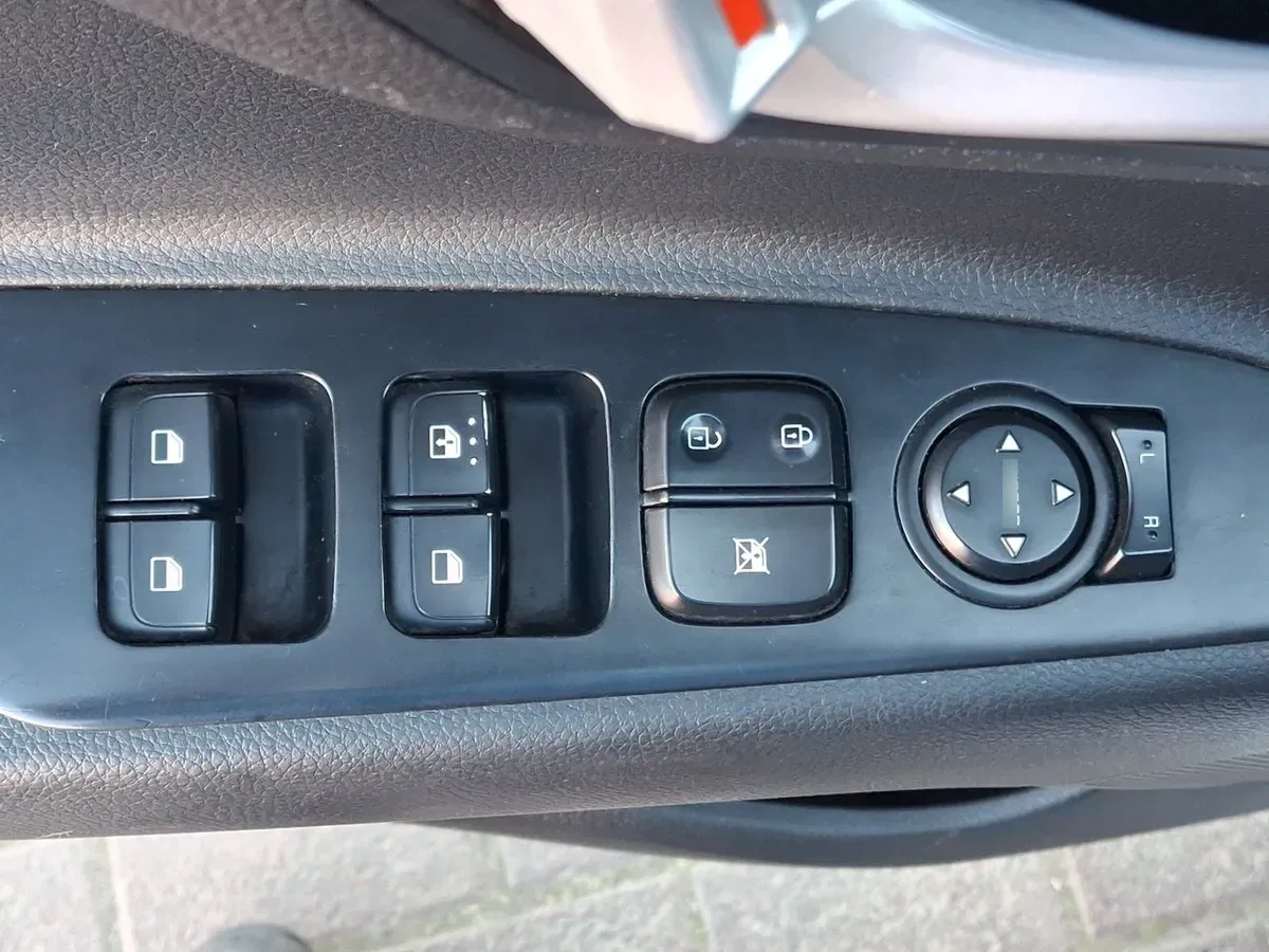 Kia Rio 5 1.4 Ex 4x2 Ac Ci 6mt 5p año 2021