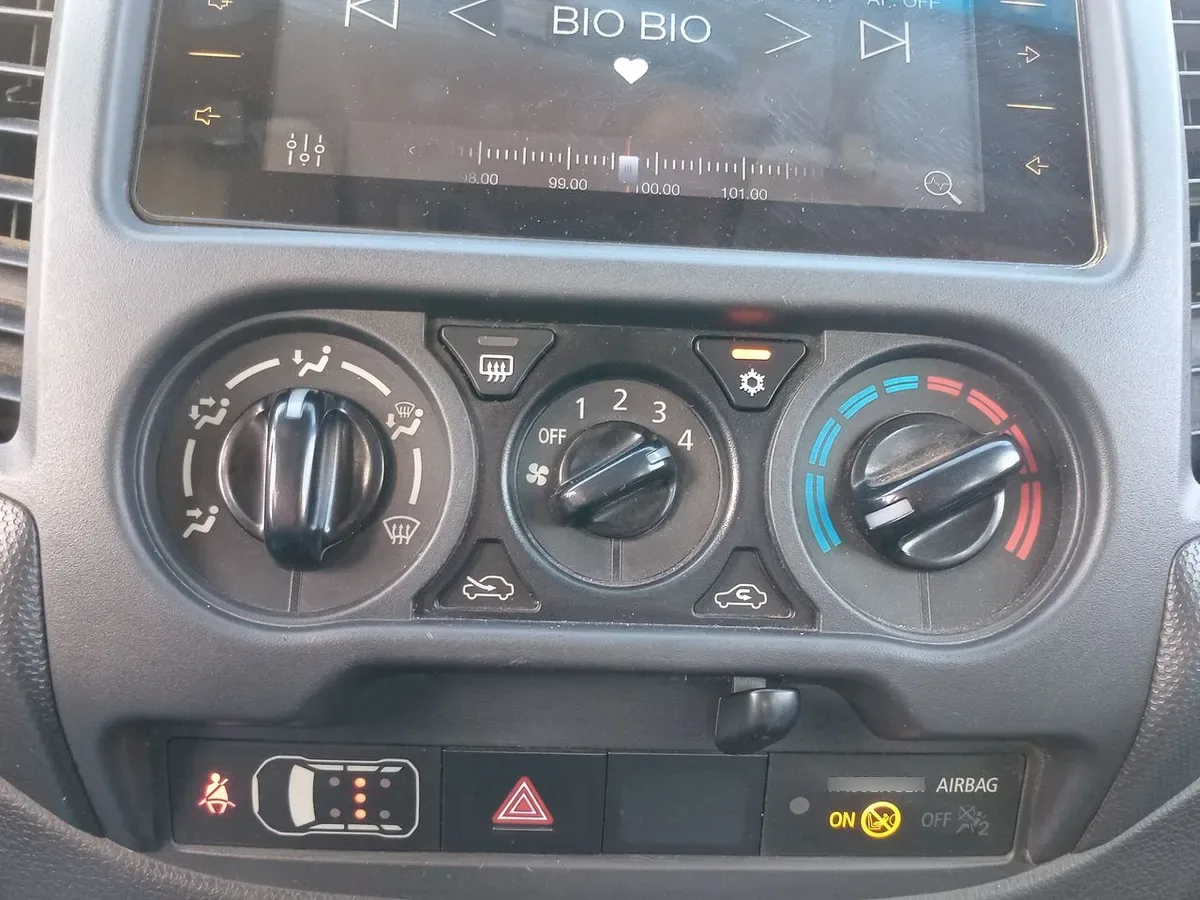 Mitsubishi L200 2.2 Katana Crt Diesel Dob. Cab. 4x4 Mt 4p año 2024