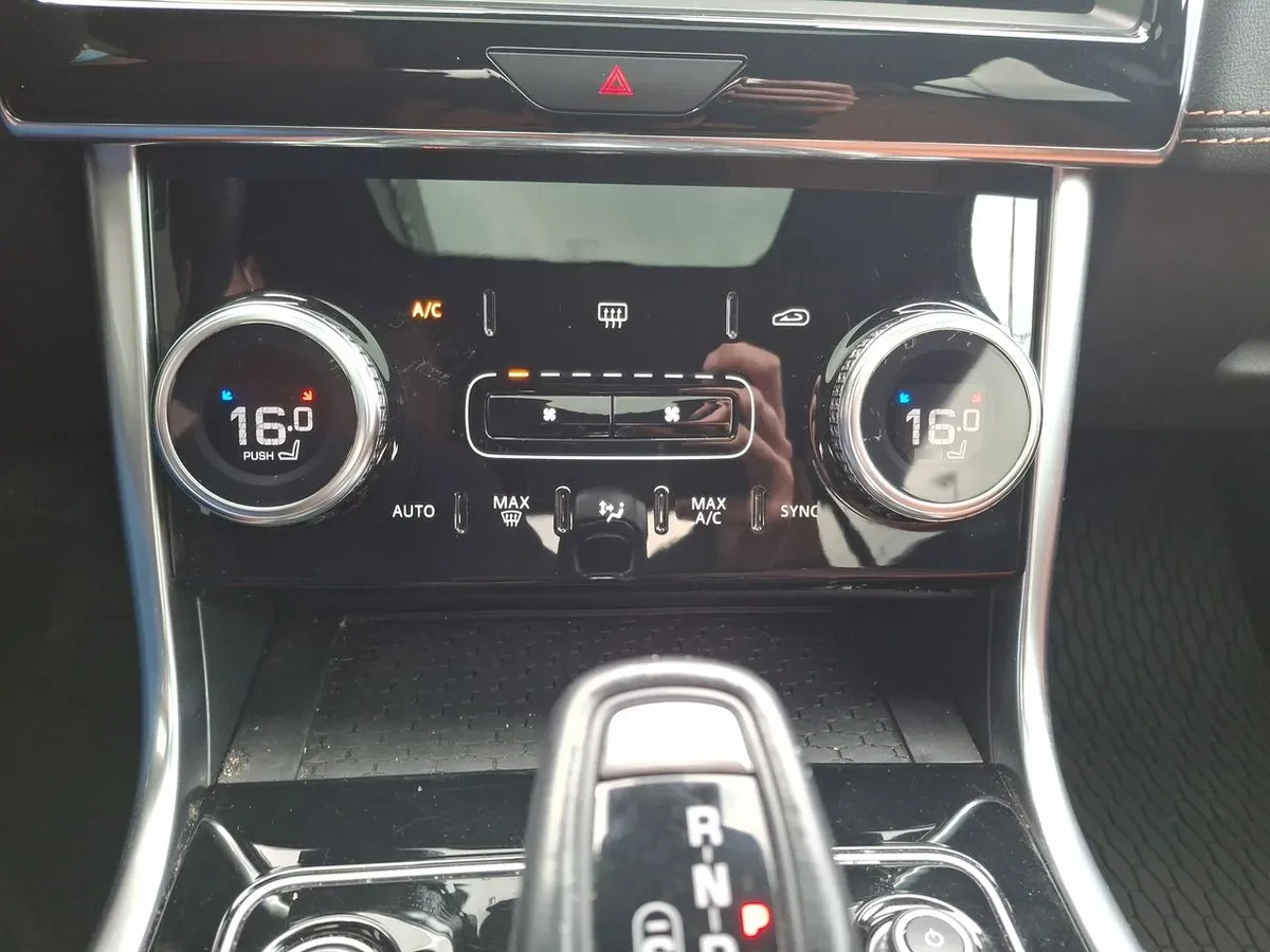 Jaguar Xe 2.0 R Dynamic S Rwd 4x2 250hp At 4p año 2024