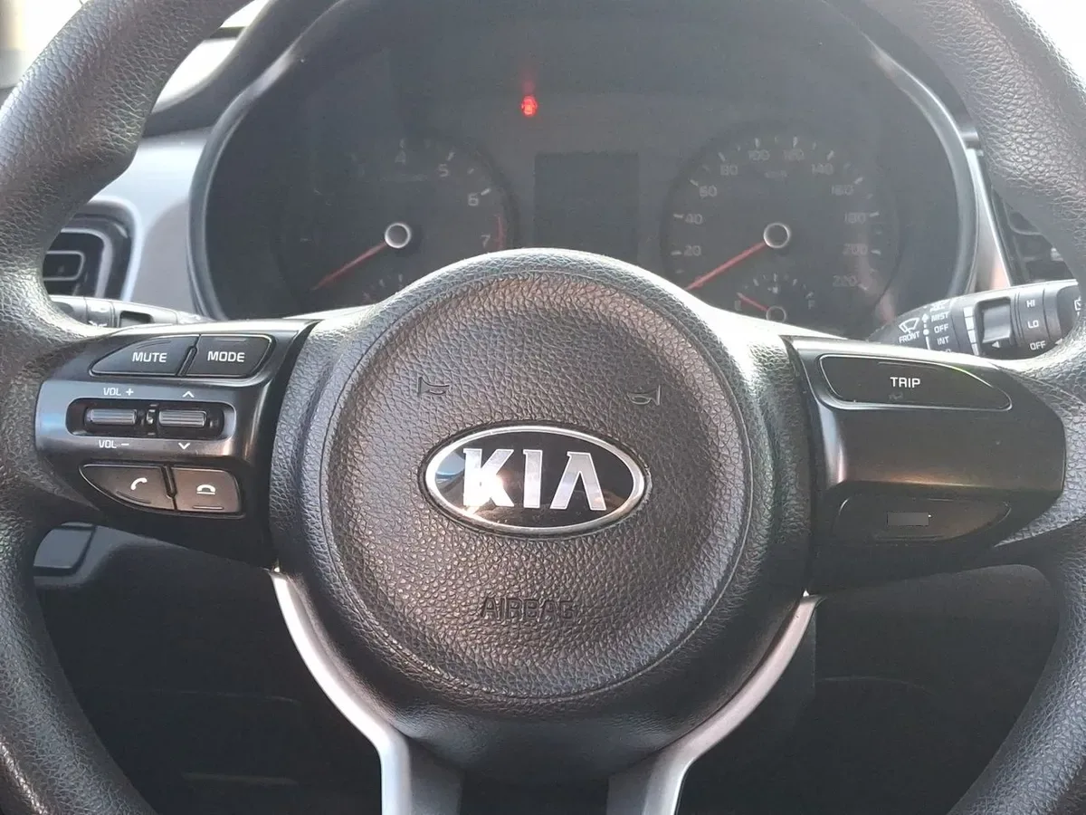 Kia Rio 5 1.4 Ex 4x2 Ac Ci 6mt 5p año 2021