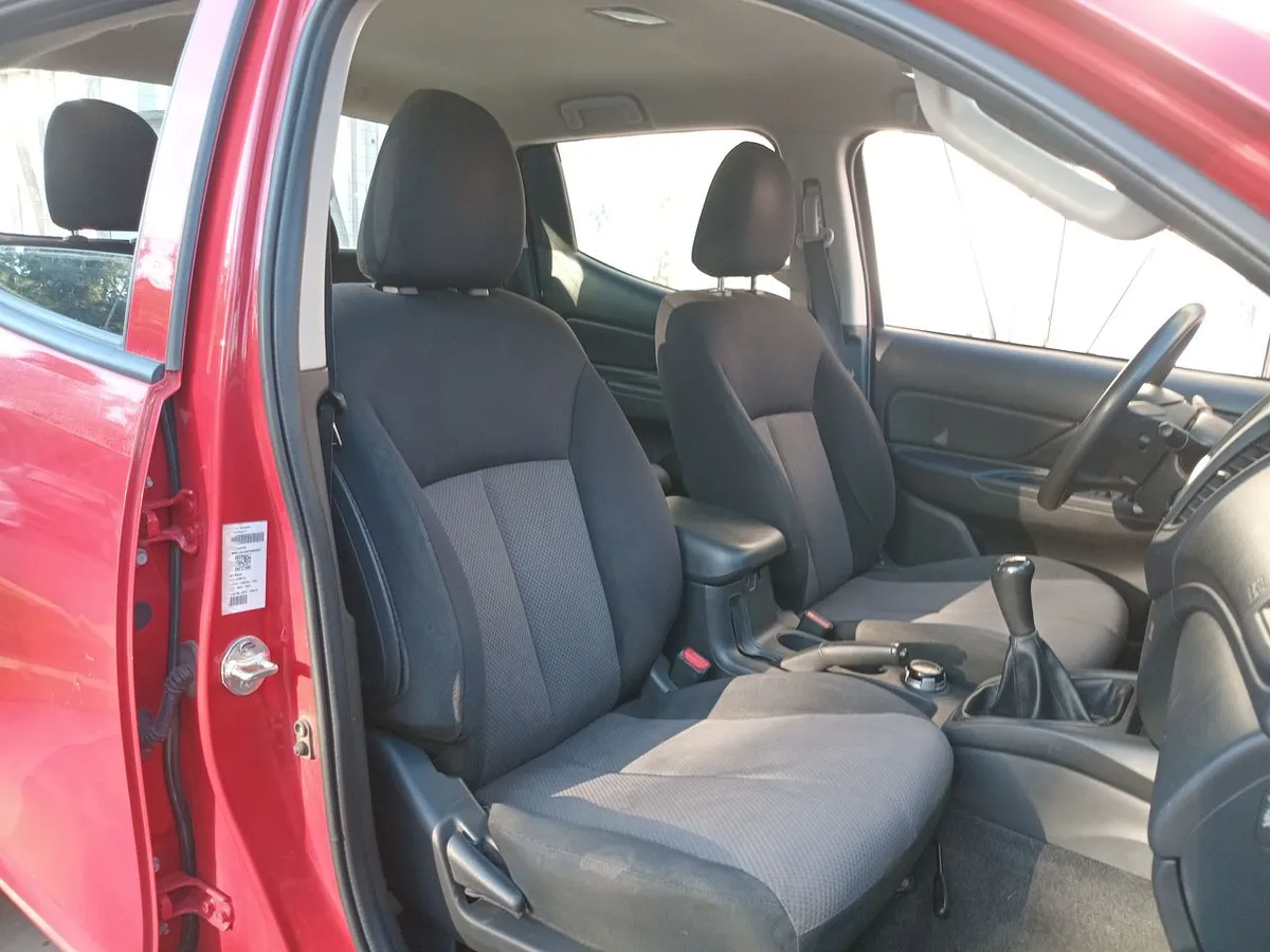 Mitsubishi L200 2.2 Katana Crt Diesel Dob. Cab. 4x4 Mt 4p año 2024