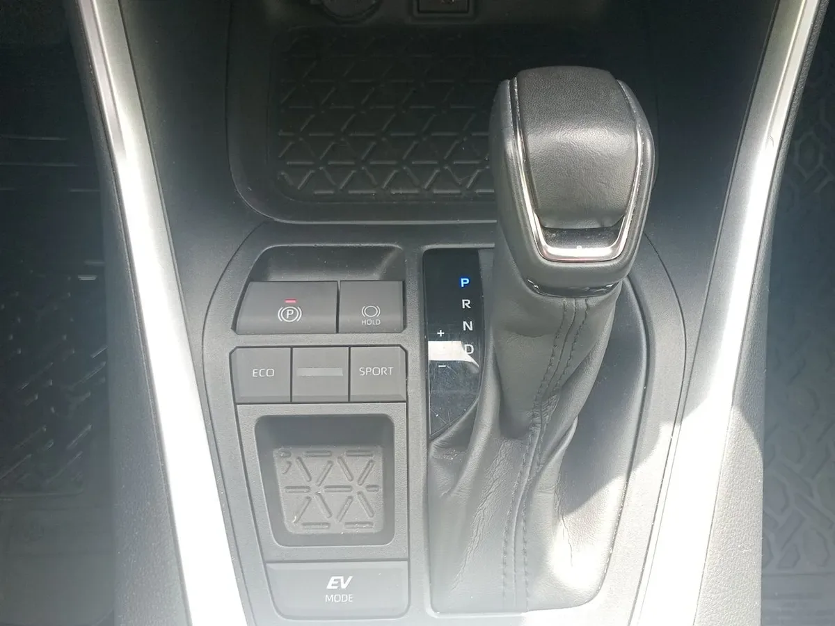 Toyota Rav 4 2.5 Xse Hybrid 4x2 Cvt At 5p año 2024