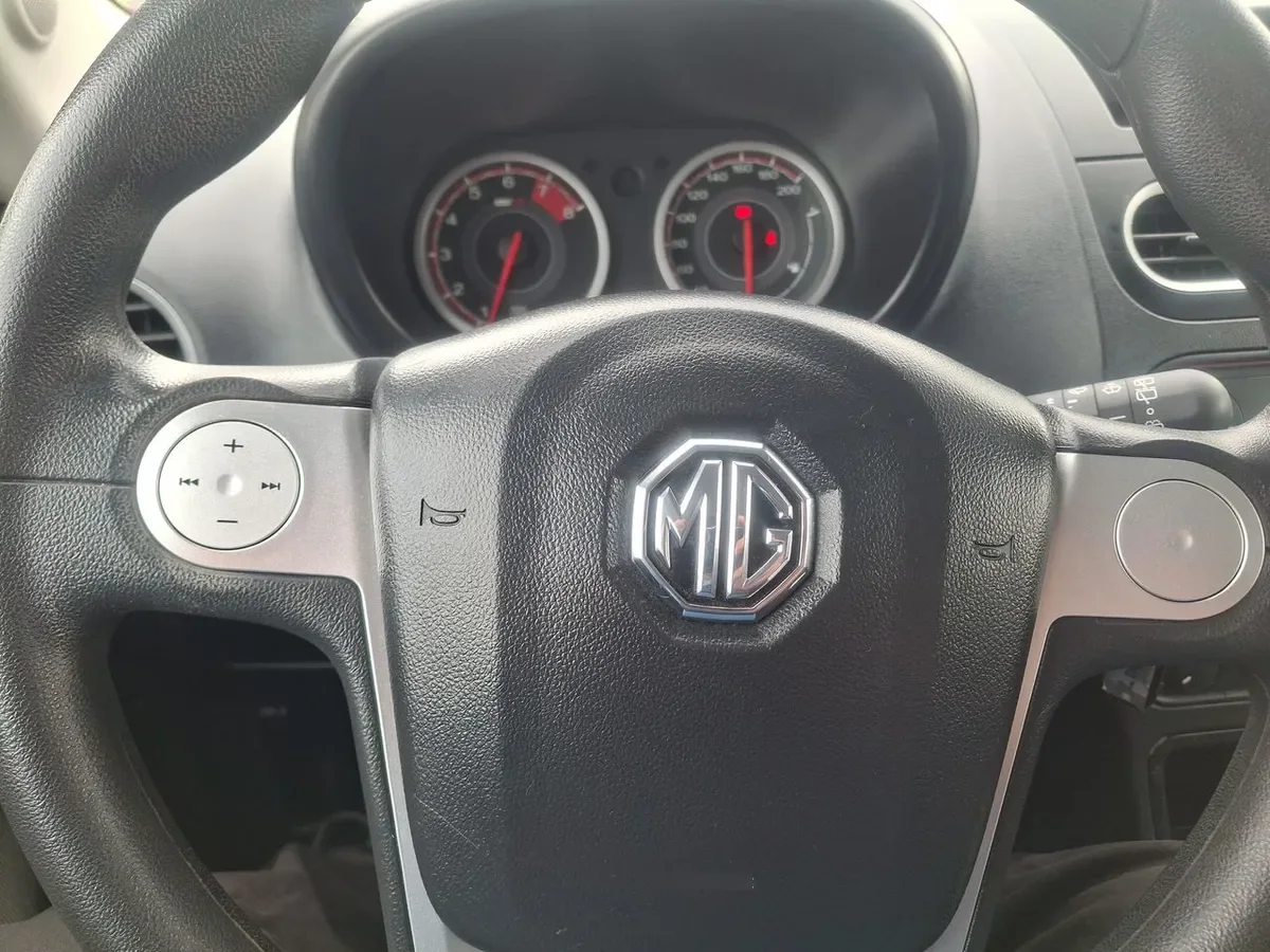 MG 3 1.5 Std 4x2 Hb Mt 5p año 2019