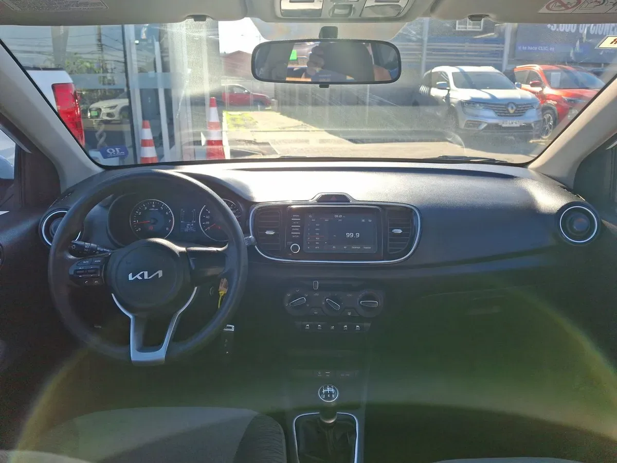 Kia Soluto 1.4 Ex Full 4x2 Srf Mt 4p año 2025