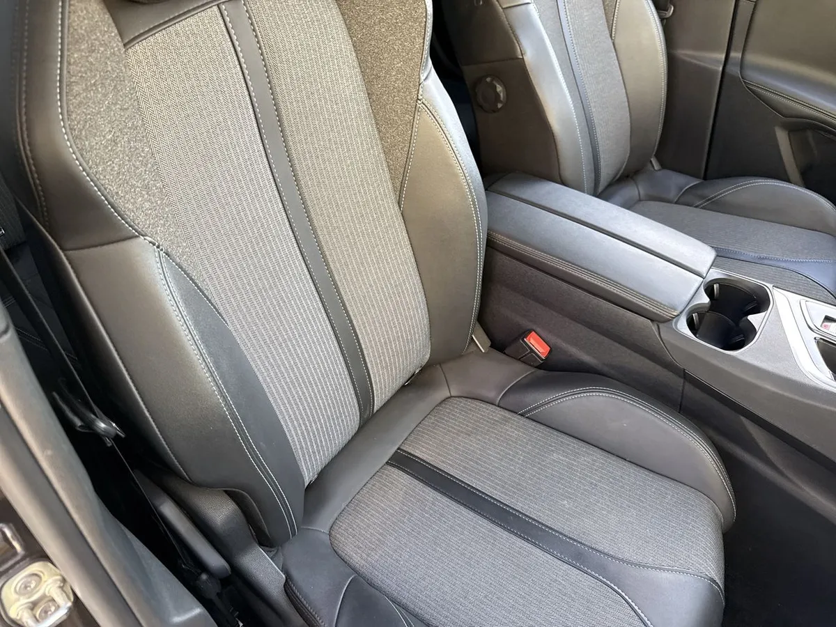 Peugeot 3008 1.5 Allure Pack Bluehdi 130 4x2 Eat8 5p año 2024