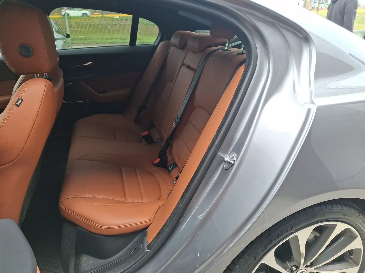 Jaguar Xe 2.0 R Dynamic S Rwd 4x2 250hp At 4p año 2024