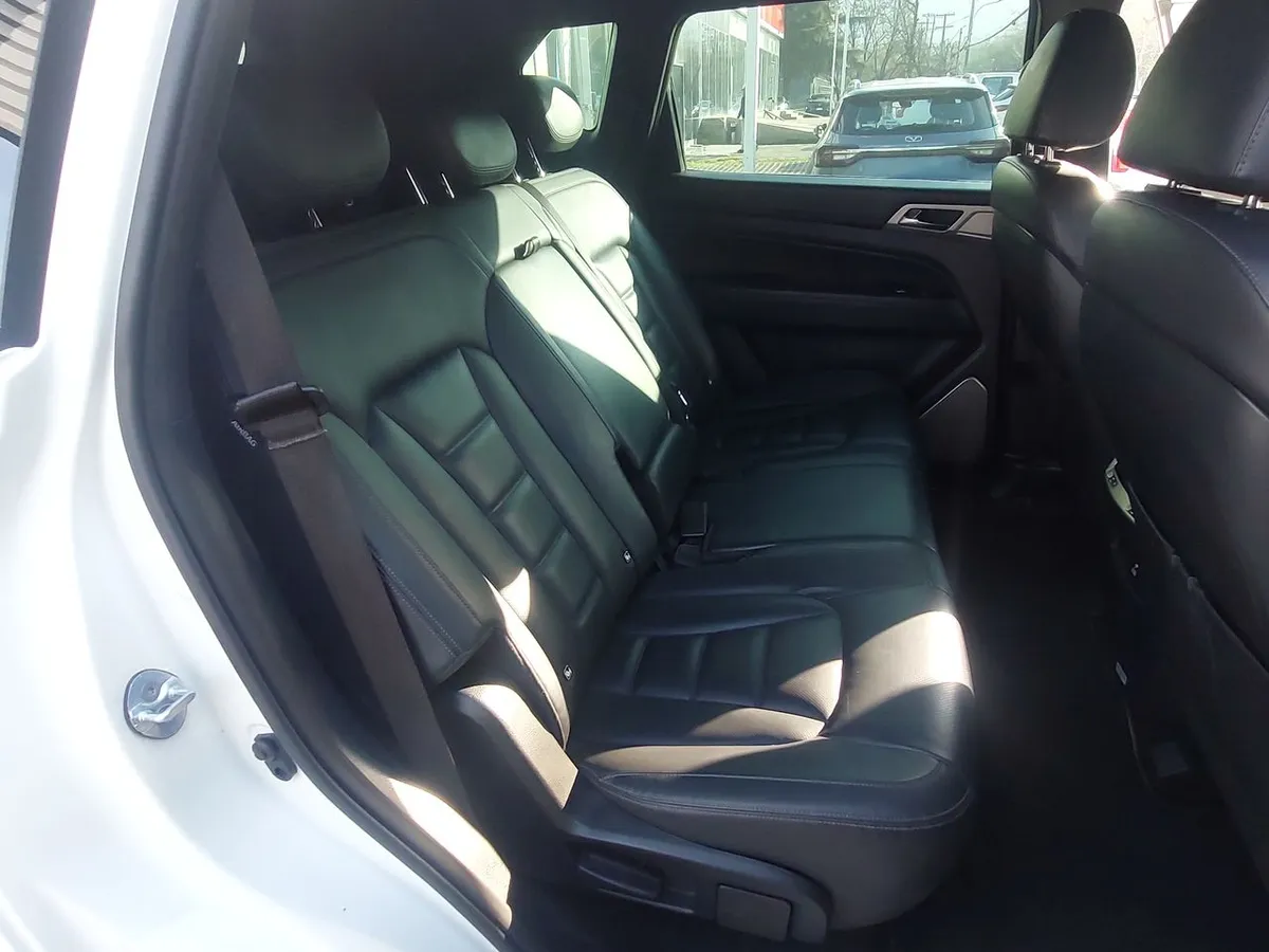 Ssangyong Rexton 2.2 Yrx201 Diesel 4x2 At 5p año 2018