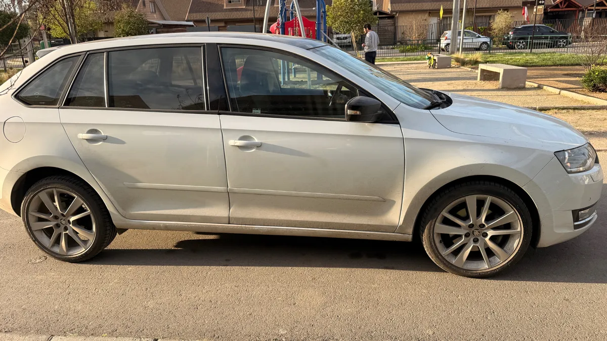 SKODA SPACEBACK 1.4 Tsi Style Dsg At año 2018