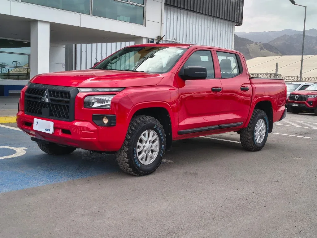 Mitsubishi L200 Katana D/c 2.4 Tdi Mt Xrt 4x4 año 2024
