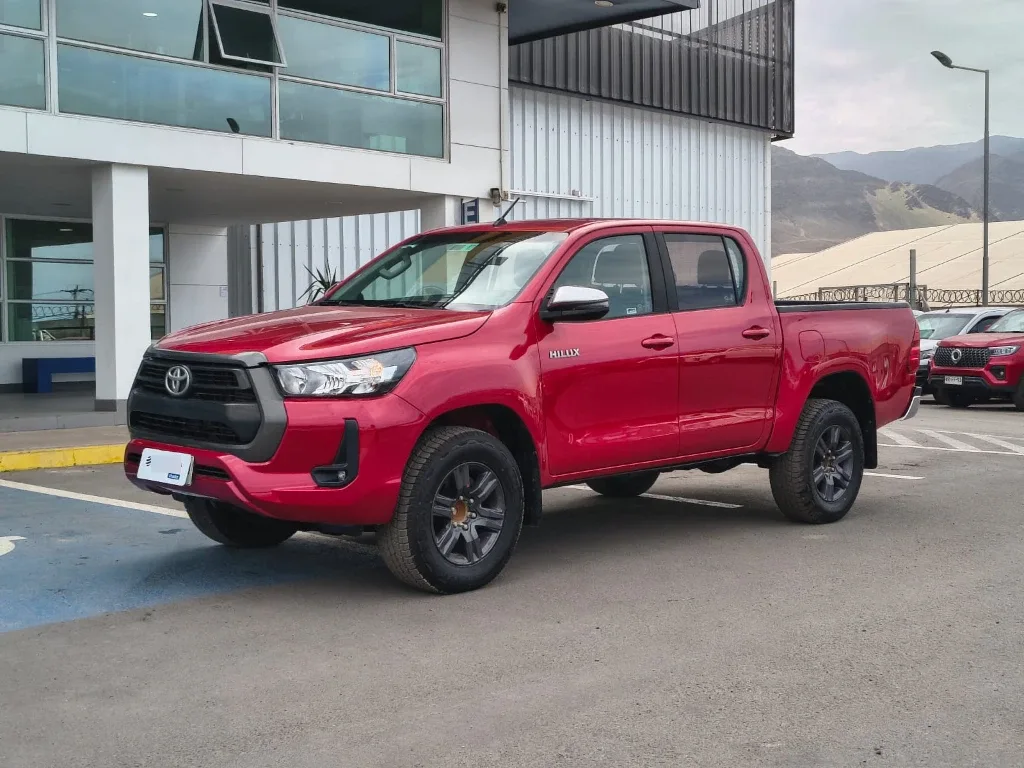 Toyota Hilux Dc 4x2 2.4 D Sr año 2022