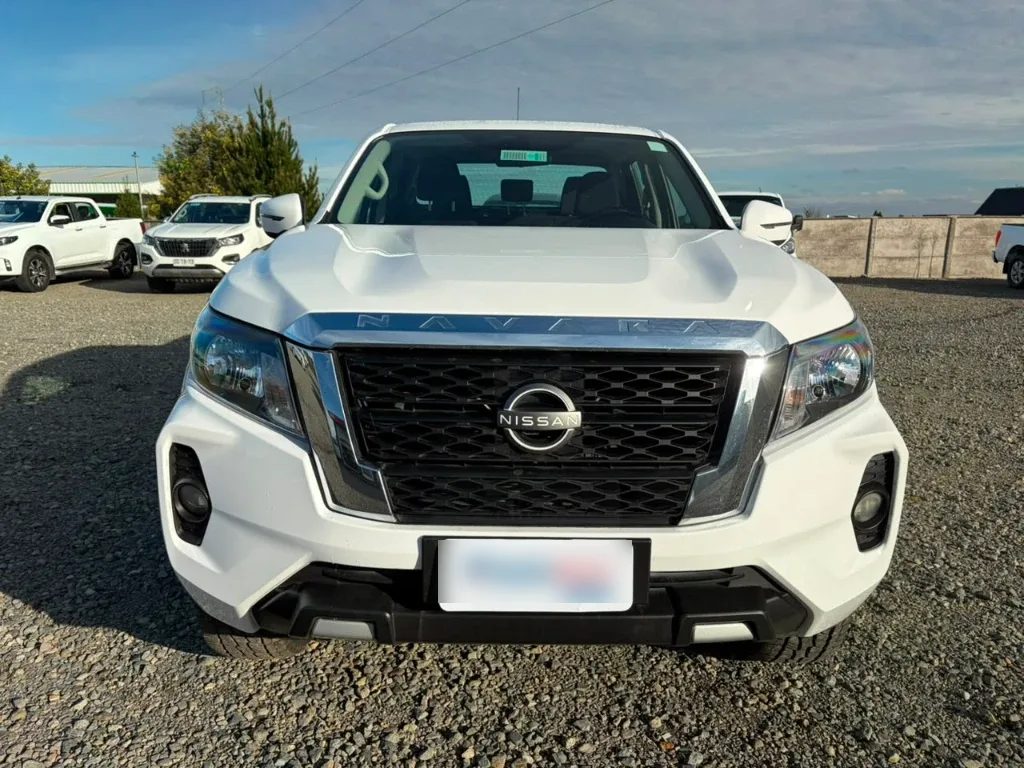 Nissan Navara D Cab 4x4 2.3 At año 2023