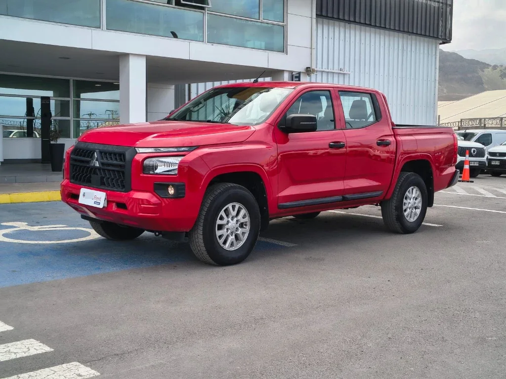 Mitsubishi L200 Katana D/c 2.4 Tdi Mt Xrt 4x4 año 2024