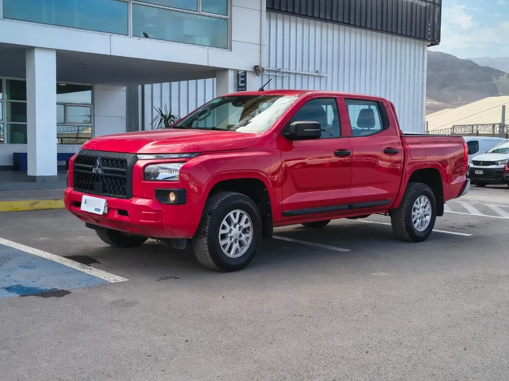Mitsubishi L200 Katana D/c 2.4 Tdi Mt Xrt 4x4 año 2024