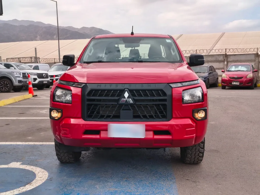 Mitsubishi L200 Katana D/c 2.4 Tdi Mt Xrt 4x4 año 2024
